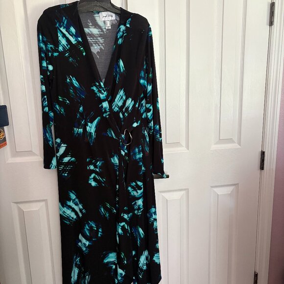 Beautiful long sleeve dress - Picture 1 of 3